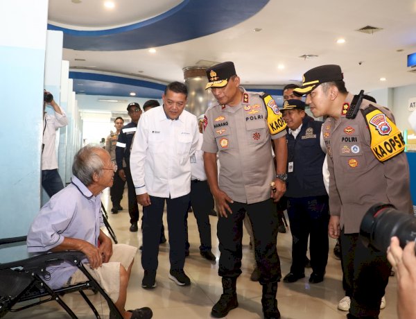 Kapolda Jatim Cek Pos Terpadu dan Pos Pam di Surabaya Pastikan Layanan Mudik Berjalan Optimal