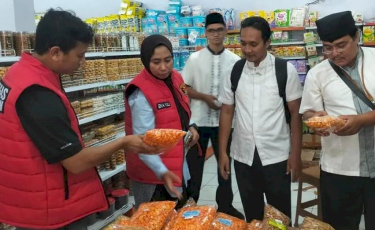 Satgas Pangan Polresta Banyuwangi Ingatkan Swalayan Tarik Produk Hampir Kedaluwarsa