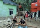 Brimob-Hadirkan-Sanitasi-Layak-bagi-Korban-Banjir-di-Desa-Tolang-Julu