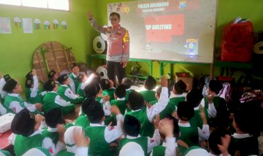 Polsek-Krembung-Edukasi-Bahaya-Bullying-di-Sekolah
