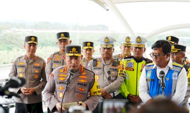 Tinjau-KM-70-Tol-Cikampek,-Kapolri-Pastikan-Pelayanan-Arus-Mudik-Lebaran-2025-Berjalan-Maksimal