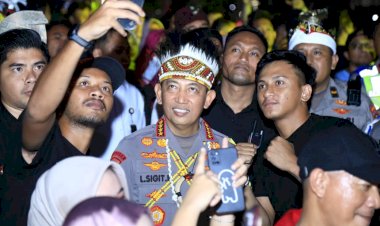 Kehangatan-Kapolri-di-Tengah-Semarak-Panggung-Rakyat-Bundaran-HI