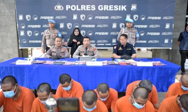 Operasi-Tumpas-Narkoba-Semeru-2025-Polres-Gresik-Berhasil-Ungkap-16-Kasus-Amankan-20-Tersangka