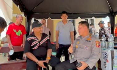 Astamaops-Kapolri-Tinjau-dan-Serahkan-Bantuan-untuk-Korban-Bencana-di-Aceh-Tamiang