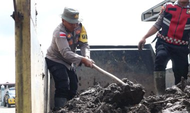 Sinergi-Polisi-dan-Warga-Masjid-Syuhada-Bener-Meriah-Bangkit-dari-Duka-Bencana