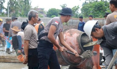 Gotong-Royong-Bersama-Satgas-Ops-Damai-Cartenz,-Warga-Mimika-Rasakan-Manfaat-Akses-Pemakaman-yang-Lebih-Baik