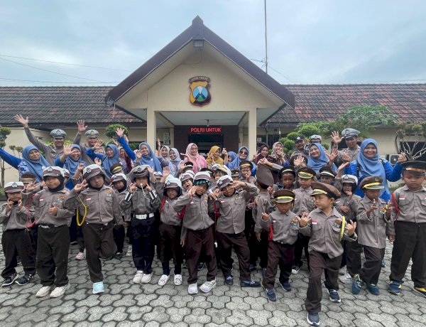Personel Polsek Balongbendo Edukasi Siswa PAUD Darus Sibyan, Tanamkan Citra Polisi Ramah Anak