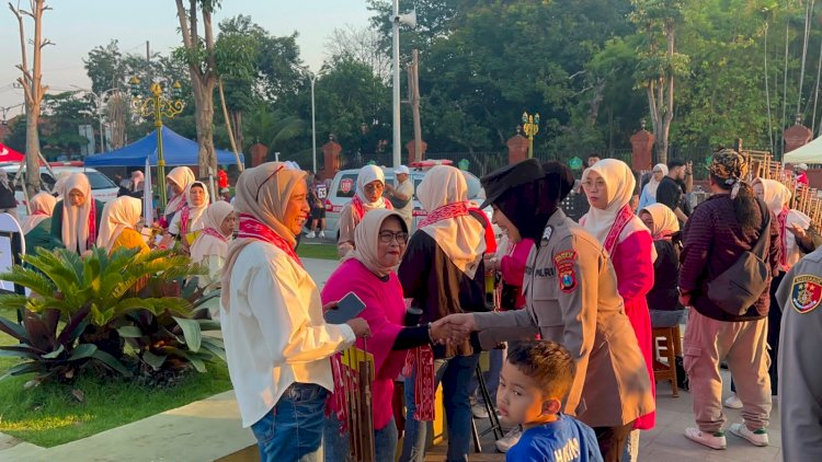 Polwan-Polresta-Sidoarjo-Amankan-Car-Free-Day-Alun-alun