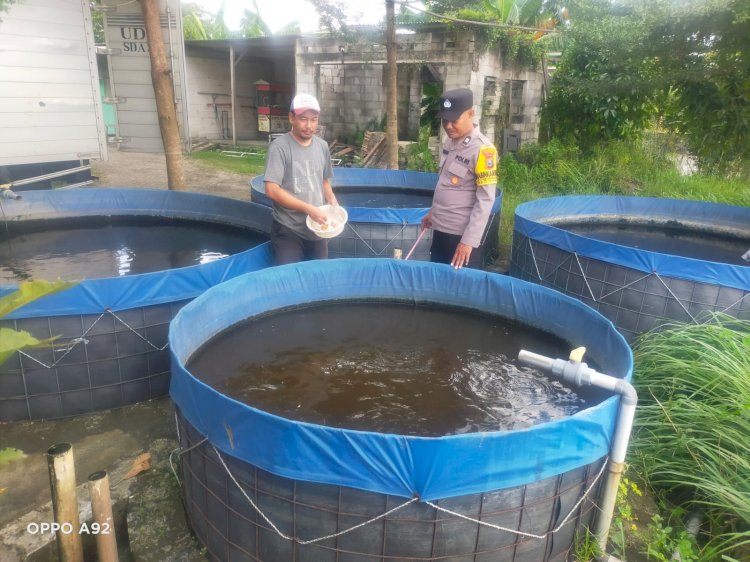Polisi Apresiasi Warga Desa Pertapan Maduretno Manfaatkan Lahan Kosong untuk Budidaya Lele