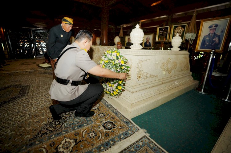 Rangkaian Hari Bhayangkara ke-79, Kapolri Ziarah ke Makam Presiden RI ke-2 Soeharto