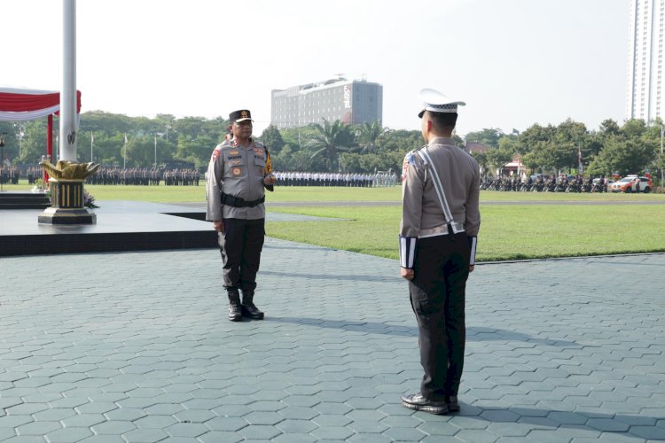 Kapolda Jatim Pimpin Gelar Pasukan Operasi Patuh Semeru 2025 Tingkatkan Disiplin Berlalu Lintas