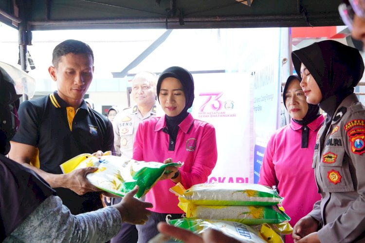 Polres Ponorogo Gelar Pasar Murah, Sediakan 47 ton Beras Warga Sambut Antusias