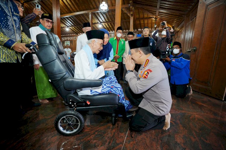Kunjungi 2 Ponpes di Jatim, Kapolri: Amanat Presiden Menjaga Kerukunan