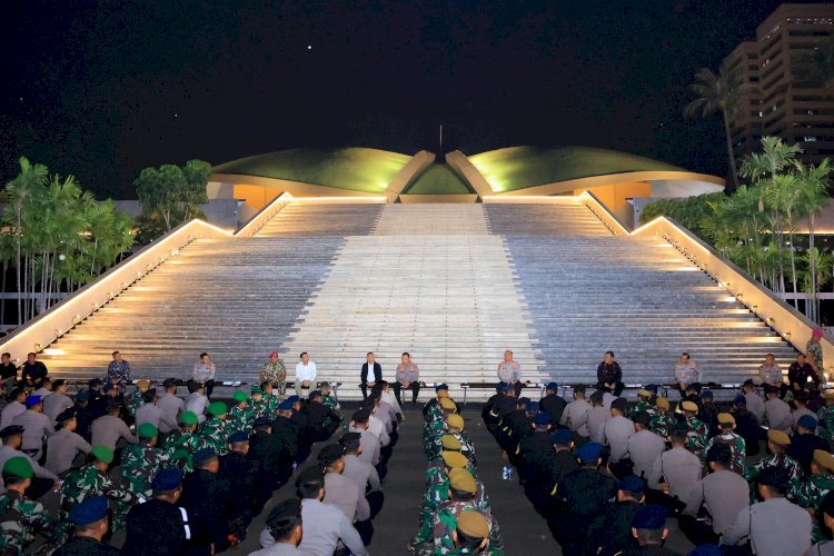 Makan Malam Bersama, Kapolri Beri Motivasi Pasukan Pengamanan DPR/MPR RI