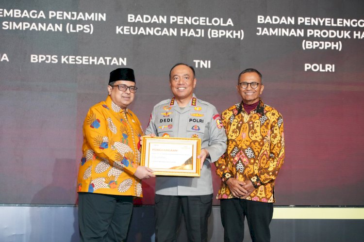 Wakapolri Terima Disway Award, Polri Tegaskan Komitmen Perkuat Kepercayaan Publik dan Sinergi Media