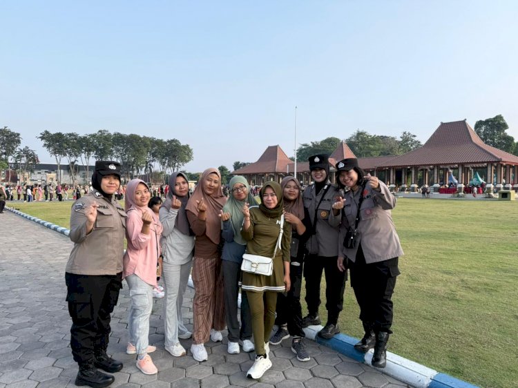 Polwan Polresta Sidoarjo Humanis dalam Pengamanan Car Free Day Alun-alun